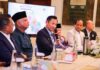 Wagub Nyanyang Sambut Kunjungan Kerja Menko Polkam di Natuna Kepri, batamtv.com – Wakil Gubernur Kepulauan Riau, Nyanyang Haris Pratamura, menyambut kedatangan Menteri Koordinator Bidang Politik dan Keamanan Republik Indonesia, Djamari Chaniago, dalam kunjungan kerja ke Kabupaten Natuna, Kamis (2/7/2026). Menko Polkam beserta rombongan tiba di Lanud Raden Sadjad Natuna menggunakan pesawat Gulfstream IV/SP/PK-TWY. Prosesi penyambutan berlangsung di Baseops Lanud Raden Sadjad dan dilanjutkan dengan ramah tamah di VIP Room Graha Serasan. Dalam penyambutan tersebut, Wagub Nyanyang didampingi Bupati Natuna, Cen Sui Lan, Ketua DPRD Natuna, Rusdi, Sekretaris Daerah Kabupaten Natuna, Boy Wijanarko Varianto, serta jajaran Forum Koordinasi Pimpinan Daerah (Forkopimda) Kabupaten Natuna. Turut hadir sejumlah pejabat tinggi TNI, di antaranya Kepala Staf Angkatan Laut (Kasal) Muhammad Ali, Pangkoarmada RI Denih Hendrata, Pangkoarmar Endi Supardi, serta Pangkoarmada I Haris Bima Bayuseto, beserta pejabat utama TNI Angkatan Laut lainnya. Nyanyang menyampaikan bahwa kunjungan kerja Menko Polkam ke Natuna merupakan bentuk perhatian pemerintah pusat terhadap wilayah perbatasan yang memiliki nilai strategis bagi pertahanan, keamanan, dan pembangunan nasional. “Sinergi yang kuat antara pemerintah pusat, pemerintah daerah, serta unsur TNI dan Polri menjadi kunci dalam mempercepat pembangunan sekaligus menjaga kedaulatan Negara Kesatuan Republik Indonesia, khususnya di wilayah perbatasan seperti Natuna,” ujarnya. Usai penyambutan dan ramah tamah, Menko Polkam bersama rombongan melanjutkan agenda kunjungan kerja ke Komando Gugus Tempur Laut (Guspurla) Koarmada I. Pemerintah Provinsi Kepulauan Riau menyambut baik kunjungan tersebut dan berharap koordinasi lintas sektor semakin memperkuat pembangunan, menjaga stabilitas keamanan, serta meningkatkan kesejahteraan masyarakat di kawasan perbatasan. Penanggungjawab : oktarian Editor : pariadi Reporter : – PRESIDEN PRABOWO SAMBUT PRESIDEN BELARUSIA Presiden Prabowo Subianto (kiri) bersama Presiden Belarusia Alexandr Lukashenko (kanan) berjalan memeriksa pasukan di Istana Merdeka, Jakarta, Kamis (2/7/2026). Presiden Prabowo Subianto menerima kunjungan Presiden Belarusia Alexandr Lukashenko untuk memperkuat hubungan kemitraan strategis kedua negara di berbagai sektor. Jakarta, batamtv.com – Wakil Ketua MPR Dorong Sinergi Wujudkan Pendidikan Inklusif dan Terjangkau Wakil Ketua MPR RI, Lestari Moerdijat, mendorong sinergi seluruh pemangku kepentingan untuk mewujudkan sistem pendidikan yang inklusif dan terjangkau bagi setiap warga negara. “Sejatinya kita punya konstitusi dan sejumlah kebijakan yang mendukung pendidikan yang inklusif, tetapi implementasinya masih harus jadi perhatian semua pihak,” ujar Lestari dalam keterangannya di Jakarta, Jumat. Ia menjelaskan bahwa Pasal 31 ayat (1) dan ayat (2) Undang-Undang Dasar Negara Republik Indonesia Tahun 1945 menjamin pendidikan sebagai hak setiap warga negara sekaligus mewajibkan pemerintah untuk membiayainya. Menurutnya, efektivitas penggunaan anggaran pendidikan, jangkauan bagi kelompok rentan, serta ketepatan skema pembiayaan perlu terus dievaluasi. “Namun, apakah anggaran pendidikan yang ada saat ini sepenuhnya untuk sektor pendidikan, menjangkau kelompok rentan, dan skema pembiayaan yang diterapkan sudah tepat?” ujarnya. Lestari berharap revisi Undang-Undang tentang Sistem Pendidikan Nasional (Sisdiknas) yang tengah dibahas di DPR dapat menjadi momentum untuk memperbaiki kebijakan pendidikan agar mampu menjawab berbagai tantangan yang ada. Ia menegaskan pendidikan inklusif harus diwujudkan agar tidak ada anak Indonesia yang tertinggal dalam memperoleh hak pendidikan, sejalan dengan sila kelima Pancasila. Pernyataan tersebut disampaikan saat membuka diskusi daring bertajuk Menciptakan Sistem Pendidikan yang Inklusif dan Terjangkau bagi Generasi Indonesia pada Rabu (1/7). Dalam diskusi itu, Direktur Pembelajaran dan Kemahasiswaan Direktorat Jenderal Pendidikan Tinggi, Beny Bandanadjaja, menyampaikan bahwa pemerintah terus berupaya mewujudkan pendidikan inklusif sebagai amanat konstitusi. Menurutnya, perguruan tinggi negeri telah menerapkan sistem pengelompokan Uang Kuliah Tunggal (UKT) yang disesuaikan dengan kemampuan ekonomi keluarga untuk memperluas akses pendidikan tinggi. Sementara itu, Ketua Program Studi Magister Pendidikan Universitas Pelita Harapan, Niko Sudibjo, menilai pendidikan inklusif tidak dapat dilepaskan dari persoalan biaya dan tata kelola perguruan tinggi. Ia menambahkan, penerapan sistem pembelajaran hibrida serta skema pembayaran yang lebih fleksibel dapat menjadi solusi untuk mengatasi kendala geografis dan biaya. Pengamat pendidikan Totok Amin Soefijanto menegaskan bahwa negara wajib mempermudah akses pendidikan bagi seluruh warga negara. sumber : antara Menkeu pastikan kebijakan Presiden telah pertimbangkan risiko fiskal Jakarta (ANTARA) – Menteri Keuangan Purbaya Yudhi Sadewa memastikan setiap keputusan Presiden Prabowo Subianto atas kebijakan strategis selalu melalui mekanisme pembahasan bersama yang mempertimbangkan berbagai aspek ekonomi, sosial, dan kemampuan fiskal negara. Politik Purbaya dalam keterangan tertulis di Jakarta, Jumat, mengatakan pihaknya selalu menyampaikan analisis mengenai risiko fiskal dan dampak anggaran sebagai bahan pertimbangan Presiden dalam mengambil keputusan. Defisit Anggaran Pendapatan dan Belanja Negara (APBN) pun dijaga tetap berada di bawah batas maksimal 3 persen terhadap produk domestik bruto (PDB), sedangkan rasio utang pemerintah masih berada pada tingkat yang aman dibandingkan berbagai negara lain. “Tahun lalu defisit APBN berada di kisaran 2,81 persen dari PDB dan tahun ini diperkirakan tetap di bawah 3 persen. Rasio utang pemerintah juga masih sekitar 40 persen terhadap PDB sehingga masih berada dalam kategori yang pruden,” kata Menkeu. Terkait berbagai program prioritas pemerintah, seperti Makan Bergizi Gratis (MBG) dan Koperasi Desa/Kelurahan Merah Putih, Menkeu menyampaikan bahwa pemerintah terus melakukan evaluasi agar pelaksanaannya makin efisien dan tepat sasaran. Temukan lebih banyak Politik Politik (Kanan) Software Grafika & Animasi Menurutnya, setiap program baru memiliki tantangan pada tahap awal sehingga pengawasan dan penyempurnaan akan terus dilakukan. Menkeu menyatakan pemerintah telah melakukan langkah-langkah efisiensi anggaran, memperkuat mekanisme pengawasan, serta meningkatkan koordinasi dengan instansi pelaksana agar penggunaan anggaran negara makin akuntabel. “Pemerintah tidak menutup mata terhadap berbagai kekurangan yang ada. Yang terpenting adalah setiap kelemahan segera diperbaiki dan pengawasannya diperkuat,” ujar Purbaya. Di sisi lain, Menkeu memastikan reformasi di lingkungan Kementerian Keuangan terus diperkuat, termasuk pemberantasan praktik penyimpangan di sektor perpajakan dan kepabeanan. Ia menegaskan tidak akan memberikan toleransi terhadap aparatur yang terbukti melakukan pelanggaran. Temukan lebih banyak TV & Video Sumber Daya Bahasa Ekonomi Berbagai langkah pembenahan dilakukan melalui penguatan pengawasan, rotasi pegawai, hingga penindakan terhadap oknum yang terbukti menyalahgunakan kewenangannya. Langkah tersebut diharapkan mampu meningkatkan integritas institusi sekaligus memperkuat penerimaan negara. “Penyelewengan pasti ada risikonya di setiap organisasi. Yang terpenting adalah mengendalikannya, menindak pelakunya, dan terus memperbaiki sistem agar semakin bersih,” tuturnya. Jakarta, batamtv.com – Menkeu Pastikan Kebijakan Presiden Telah Pertimbangkan Risiko Fiskal Menteri Keuangan, Purbaya Yudhi Sadewa, memastikan setiap keputusan Presiden Prabowo Subianto terkait kebijakan strategis telah melalui pembahasan menyeluruh dengan mempertimbangkan aspek ekonomi, sosial, serta kemampuan fiskal negara. Dalam keterangannya di Jakarta, Jumat, Purbaya menyebut pihaknya secara konsisten menyampaikan analisis risiko fiskal dan dampak anggaran sebagai bahan pertimbangan bagi Presiden dalam mengambil keputusan. Ia menegaskan bahwa defisit Anggaran Pendapatan dan Belanja Negara (APBN) tetap dijaga di bawah batas maksimal 3 persen terhadap Produk Domestik Bruto (PDB). Sementara itu, rasio utang pemerintah juga masih berada pada level yang aman dibandingkan negara lain. “Tahun lalu defisit APBN berada di kisaran 2,81 persen dari PDB dan tahun ini diperkirakan tetap di bawah 3 persen. Rasio utang pemerintah juga masih sekitar 40 persen terhadap PDB sehingga masih berada dalam kategori yang pruden,” ujar Purbaya. Terkait program prioritas pemerintah seperti Makan Bergizi Gratis (MBG) dan Koperasi Desa/Kelurahan Merah Putih, ia menyampaikan bahwa evaluasi terus dilakukan agar pelaksanaannya semakin efisien dan tepat sasaran. Menurutnya, setiap program baru memiliki tantangan pada tahap awal, sehingga pengawasan dan penyempurnaan akan terus diperkuat. Pemerintah, lanjutnya, juga telah melakukan berbagai langkah efisiensi anggaran, memperkuat mekanisme pengawasan, serta meningkatkan koordinasi antarinstansi guna memastikan penggunaan anggaran negara semakin akuntabel. “Pemerintah tidak menutup mata terhadap berbagai kekurangan yang ada. Yang terpenting adalah setiap kelemahan segera diperbaiki dan pengawasannya diperkuat,” katanya. Di sisi lain, Kementerian Keuangan juga terus memperkuat reformasi internal, termasuk pemberantasan praktik penyimpangan di sektor perpajakan dan kepabeanan. Purbaya menegaskan tidak akan memberikan toleransi terhadap aparatur yang terbukti melakukan pelanggaran. Upaya pembenahan dilakukan melalui penguatan pengawasan, rotasi pegawai, hingga penindakan tegas terhadap oknum yang menyalahgunakan kewenangan. “Penyelewengan pasti ada risikonya di setiap organisasi. Yang terpenting adalah mengendalikannya, menindak pelakunya, dan terus memperbaiki sistem agar semakin bersih,” tuturnya. sumber : antara Wagub Nyanyang Ajak Perkuat Syiar dan Pembinaan Al-Qur’an pada Malam Ta’aruf MTQ XII Kepri KEPRI – Wakil Gubernur Kepulauan Riau, Nyanyang Haris Pratamura, menghadiri Malam Ta’aruf Musabaqah Tilawatil Qur’an (MTQ) XII Tingkat Provinsi Kepulauan Riau Tahun 2026 di Hotel CK Tanjungpinang, Jumat (3/7/2026) malam. Kegiatan tersebut menjadi pembuka rangkaian pelaksanaan MTQ XII yang mempertemukan seluruh kafilah dari tujuh kabupaten/kota se-Kepulauan Riau. Nyanyang yang juga menjabat sebagai Ketua Umum LPTQ Provinsi Kepulauan Riau dalam sambutannya menegaskan bahwaLPTQ tidak hanya bertugas mengejar prestasi dalam setiap penyelenggaraan MTQ, tetapi juga memiliki tanggung jawab moral untuk membina dan mengembangkan syiar Al-Qur’an secara berkelanjutan. “LPTQ bukan sekadar lembaga yang dibentuk untuk memenangkan piala di setiap gelaran MTQ. Lebih dari itu, LPTQ memikul tanggung jawab moral untuk menggerakkan syiar Al-Qur’an secara berkelanjutan di Negeri Segantang Lada,” tegas Nyanyang. Ia menjelaskan, pembinaan yang dilakukan harus mampu melahirkan generasi Qurani yang tidak hanya fasih membaca dan menghafal Al-Qur’an, tetapi juga memahami kandungannya serta mampu mengembangkan cabang-cabang seni Al-Qur’an, termasuk seni khat. Karena itu, ia berharap MTQ XII menjadi momentum evaluasi sekaligus peningkatan kualitas pembinaan qari, qariah, hafiz, hafizah, dan peserta pada seluruh cabang musabaqah di setiap kabupaten dan kota. Mengangkat makna ta’aruf sebagai saling mengenal, Nyanyang mengajak seluruh kafilah menjadikan malam tersebut sebagai sarana mempererat persaudaraan dan memperkokoh kebersamaan. “Di atas panggung musabaqah kita boleh bersaing memberikan yang terbaik, tetapi di luar arena kita tetap satu keluarga besar Provinsi Kepulauan Riau,” ujarnya. Kepada seluruh peserta, Nyanyang berpesan agar mengikuti perlombaan dengan penuh keikhlasan, menjunjung tinggi sportivitas, dan menampilkan kemampuan terbaik. Menurutnya, kemenangan sejati bukan hanya menjadi juara, tetapi mampu mengamalkan nilai-nilai Al-Qur’an dalam kehidupan sehari-hari. Ia juga mengajak seluruh jajaran LPTQ kabupaten/kota memperkuat sinergi dalam melakukan pembinaan secara berkesinambungan agar prestasi Kepulauan Riau pada ajang MTQ tingkat nasional terus meningkat. Nyanyang memohon dukungan seluruh pemerintah daerah, panitia, dewan hakim, dan masyarakat agar LPTQ Provinsi Kepulauan Riau dapat menjalankan amanah dengan baik serta menjadikan Al-Qur’an sebagai pedoman dalam mewujudkan Kepulauan Riau yang maju, makmur, dan merata. Wali Kota Tanjungpinang, Lis Darmansyah, dalam sambutannya menyampaikan ucapan selamat datang kepada seluruh tamu dan peserta di Kota Gurindam sebagai tuan rumah penyelenggaraan MTQ XII Tingkat Provinsi Kepulauan Riau Tahun 2026. “Atas nama Pemerintah Kota Tanjungpinang dan seluruh masyarakat, kami mengucapkan selamat datang di Kota Tanjungpinang. Merupakan kehormatan sekaligus kebahagiaan bagi kami dipercaya menjadi tuan rumah pelaksanaan MTQ tingkat provinsi tahun ini,” ujarnya. Lis mengatakan, Malam Ta’aruf bukan sekadar seremoni pembuka, tetapi menjadi momentum mempererat silaturahmi antarkafilah sebelum memasuki arena perlombaan. Menurutnya, MTQ tidak hanya menjadi ajang meraih prestasi, melainkan juga wahana memperkuat ukhuwah Islamiyah serta menumbuhkan semangat mengamalkan nilai-nilai Al-Qur’an dalam kehidupan sehari-hari. Ia juga memastikan Pemerintah Kota Tanjungpinang telah berupaya memberikan pelayanan, akomodasi, dan fasilitas terbaik bagi seluruh peserta. Meski demikian, ia menyampaikan permohonan maaf apabila masih terdapat kekurangan selama penyelenggaraan kegiatan. “Kami mengajak seluruh masyarakat menjadi tuan rumah yang baik dengan menunjukkan keramahan Melayu yang santun demi menyukseskan MTQ XII Tingkat Provinsi Kepulauan Riau,” katanya. Turut hadir dalam kegiatan tersebut Wakil Bupati Lingga Novrizal, Wakil Bupati Natuna Jarmin Sidik, Sekretaris Daerah Kota Tanjungpinang Zulhidayat, Sekretaris Daerah Kota Batam Firmansyah, Sekretaris Daerah Kabupaten Karimun Sularno, Asisten Administrasi Pemerintahan dan Kesejahteraan Rakyat Kabupaten Bintan Wanundi Iskandar, Sekretaris Daerah Kabupaten Kepulauan Anambas Sahtiar, jajaran FKPD Provinsi Kepulauan Riau, FKPD Kota Tanjungpinang, serta seluruh kafilah dari tujuh kabupaten/kota se-Kepulauan Riau. Tanjungpinang, batamtv.com – Wagub Nyanyang Ajak Perkuat Syiar dan Pembinaan Al-Qur’an pada Malam Ta’aruf MTQ XII Kepri Wakil Gubernur Kepulauan Riau, Nyanyang Haris Pratamura, menghadiri Malam Ta’aruf Musabaqah Tilawatil Qur’an (MTQ) XII Tingkat Provinsi Kepulauan Riau Tahun 2026 di Hotel CK Tanjungpinang, Jumat (3/7/2026) malam. Kegiatan ini menjadi pembuka rangkaian MTQ XII yang mempertemukan seluruh kafilah dari tujuh kabupaten/kota se-Kepulauan Riau. Nyanyang yang juga menjabat sebagai Ketua Umum Lembaga Pengembangan Tilawatil Qur’an (LPTQ) Provinsi Kepulauan Riau menegaskan bahwa LPTQ tidak hanya berorientasi pada pencapaian prestasi, tetapi juga memiliki tanggung jawab moral dalam membina dan mengembangkan syiar Al-Qur’an secara berkelanjutan. “LPTQ bukan sekadar lembaga untuk memenangkan piala di setiap gelaran MTQ. Lebih dari itu, LPTQ memikul tanggung jawab moral untuk menggerakkan syiar Al-Qur’an secara berkelanjutan di Negeri Segantang Lada,” tegasnya. Ia menjelaskan, pembinaan yang dilakukan harus mampu melahirkan generasi Qurani yang tidak hanya fasih membaca dan menghafal Al-Qur’an, tetapi juga memahami kandungannya serta mengembangkan cabang seni Al-Qur’an, termasuk seni khat. Menurutnya, MTQ XII harus menjadi momentum evaluasi sekaligus peningkatan kualitas pembinaan qari, qariah, hafiz, dan hafizah di seluruh kabupaten/kota. Mengangkat makna ta’aruf sebagai saling mengenal, Nyanyang mengajak seluruh kafilah untuk menjadikan momentum tersebut sebagai ajang mempererat persaudaraan dan memperkokoh kebersamaan. “Di atas panggung musabaqah kita boleh bersaing memberikan yang terbaik, tetapi di luar arena kita tetap satu keluarga besar Provinsi Kepulauan Riau,” ujarnya. Ia juga berpesan kepada seluruh peserta agar mengikuti perlombaan dengan penuh keikhlasan, menjunjung tinggi sportivitas, serta menampilkan kemampuan terbaik. Menurutnya, kemenangan sejati bukan hanya menjadi juara, tetapi mampu mengamalkan nilai-nilai Al-Qur’an dalam kehidupan sehari-hari. Selain itu, Nyanyang mengajak seluruh jajaran LPTQ kabupaten/kota untuk memperkuat sinergi dalam pembinaan berkelanjutan guna meningkatkan prestasi Kepulauan Riau di tingkat nasional. Sementara itu, Wali Kota Tanjungpinang, Lis Darmansyah, dalam sambutannya menyampaikan ucapan selamat datang kepada seluruh tamu dan peserta di Kota Tanjungpinang sebagai tuan rumah penyelenggaraan MTQ XII Tingkat Provinsi Kepulauan Riau Tahun 2026. “Atas nama Pemerintah Kota Tanjungpinang dan seluruh masyarakat, kami mengucapkan selamat datang. Merupakan kehormatan sekaligus kebahagiaan bagi kami dipercaya menjadi tuan rumah pelaksanaan MTQ tingkat provinsi tahun ini,” ujarnya. Lis mengatakan, Malam Ta’aruf bukan sekadar seremoni pembuka, tetapi menjadi momentum mempererat silaturahmi antarkafilah sebelum memasuki arena perlombaan. Ia menegaskan bahwa MTQ tidak hanya menjadi ajang meraih prestasi, tetapi juga wahana memperkuat ukhuwah Islamiyah serta menumbuhkan semangat mengamalkan nilai-nilai Al-Qur’an. Pemerintah Kota Tanjungpinang, lanjutnya, telah berupaya memberikan pelayanan, akomodasi, dan fasilitas terbaik bagi seluruh peserta, meskipun masih terdapat kekurangan. “Kami mengajak seluruh masyarakat menjadi tuan rumah yang baik dengan menunjukkan keramahan Melayu yang santun demi menyukseskan MTQ XII Tingkat Provinsi Kepulauan Riau,” katanya. Turut hadir dalam kegiatan tersebut sejumlah pejabat daerah dan unsur Forum Koordinasi Pimpinan Daerah (FKPD) Provinsi Kepulauan Riau serta seluruh kafilah dari tujuh kabupaten/kota se-Kepulauan Riau. Penanggung jawab: Redaksi batamtv.com Berita Batam (DPRD, PLN, Pemko, BP, dll) → reporter: azura aronita & sonia nurulaini (selang-seling) Berita Kepri (di luar Batam) → reporter: dwi susilo Berita nasional → pakai keterangan sumber : … namanya gausa di capslock. judul berita di bold. REMEMBER THIS EVERYTIME!! contoh : Penanggungjawab : oktarian Editor : pariadi Reporter : azura aronita diawal selalu sesuaikan dengan kota di berita, lalu batamtv.com contoh : JUDUL Batam, batamtv.com – (LANJUT NARASI BERITA) selain berita batam dan kepri, pakai sumber saja gausa penanggung jawab Siap, aku pahami dan akan selalu mengikuti format ini ke depannya. Ringkasnya: Format umum: Judul berita ditebalkan Baris awal: (Kota), batamtv.com – Narasi lanjut setelah itu Pembagian reporter: Berita Batam (DPRD, PLN, Pemko, BP, dll) → reporter: azura aronita & sonia nurulaini (selang-seling) Berita Kepri (luar Batam) → reporter: dwi susilo Berita nasional → cukup pakai: sumber : … (tidak capslock, tanpa penanggung jawab/editor/reporter) Penutup (khusus Batam & Kepri): Penanggungjawab : oktarian Editor : pariadi Reporter : (sesuai ketentuan) Kalau sudah ada berita berikutnya, kirim saja — nanti aku langsung rapikan sesuai format ini 👍 Gubernur Ansar Jadi Narasumber di Program Jurnal Nusantara, Paparkan Pulau Penyengat Sebagai Pusat Peradaban Melayu dan Asal Bahasa Indonesia KEPRI – Gubernur Kepulauan Riau Ansar Ahmad menjadi narasumber dalam program Jurnal Nusantara Kompas TV bertajuk “Pulau Penyengat Perkuat Identitas Budaya Melayu”, Sabtu (4/7/2026). Dalam kesempatan tersebut, Gubernur Ansar mengulas sejarah panjang Pulau Penyengat sebagai pusat peradaban Melayu sekaligus salah satu tonggak penting lahirnya Bahasa Indonesia sebagai bahasa persatuan bangsa. Gubernur Ansar menjelaskan, Pulau Penyengat bukan sekadar destinasi wisata sejarah, tetapi merupakan kawasan yang menyimpan jejak peradaban Melayu yang sangat berpengaruh terhadap perjalanan bangsa Indonesia. “Pulau Penyengat memiliki nilai sejarah yang luar biasa. Dahulu pulau ini menjadi pusat pemerintahan Kesultanan Riau-Lingga yang wilayahnya mencakup Riau, Lingga, Johor, Pahang hingga Singapura. Dari pulau kecil inilah lahir banyak pemikiran besar yang menjadi fondasi kebudayaan Melayu dan perkembangan bahasa Indonesia,” ujar Ansar. Ansar menuturkan, nama Pulau Penyengat sendiri berasal dari cerita masyarakat pada masa lalu. Pulau tersebut awalnya merupakan tempat persinggahan para nelayan dan pelaut untuk mengambil air bersih. Suatu ketika mereka diserang kawanan lebah atau serangga yang menyengat sehingga sejak saat itu pulau tersebut dikenal dengan nama Pulau Penyengat. Selain itu, dalam memori kolektif masyarakat Melayu, Pulau Penyengat juga dikenal sebagai Pulau Mas Kawin, karena dipercaya merupakan mas kawin yang diberikan Sultan Mahmud Syah III kepada permaisurinya, Engku Puteri Raja Hamidah. “Sejak saat itu Pulau Penyengat menjadi pusat penting Kesultanan Riau-Lingga dan hingga hari ini kita masih dapat menyaksikan berbagai peninggalan sejarah yang terus kita lestarikan bersama,” jelasnya. Menurut Ansar, hingga kini terdapat sedikitnya 46 situs cagar budaya di Pulau Penyengat yang menjadi saksi perjalanan sejarah Melayu. Salah satu yang paling ikonik adalah Masjid Sultan Riau Pulau Penyengat, yang dibangun menggunakan campuran pasir, kapur, dan putih telur sebagai perekat bangunan. “Masjid Sultan Riau menjadi simbol kejayaan peradaban Melayu. Bangunan bersejarah ini tetap kokoh berdiri dan menjadi bukti kecerdasan arsitektur masyarakat Melayu pada zamannya,” katanya. Lebih lanjut, Ansar menegaskan bahwa Pulau Penyengat memiliki peran yang sangat penting dalam perkembangan Bahasa Indonesia. Pulau ini bahkan dikenal sebagai Pulau Penyair karena tradisi literasi yang tumbuh kuat di kalangan masyarakatnya sejak abad ke-19. “Di Pulau Penyengat sudah berdiri percetakan sejak tahun 1886. Tradisi menulis berkembang sangat pesat. Para bangsawan, ulama hingga kaum perempuan aktif menulis dan menghasilkan ratusan manuskrip yang kini menjadi warisan intelektual bangsa,” ungkapnya. Tokoh terbesar dari Pulau Penyengat adalah Raja Ali Haji yang telah ditetapkan sebagai Pahlawan Nasional. Melalui karya monumentalnya, seperti Gurindam Dua Belas, Kitab Pengetahuan Bahasa yang menjadi kamus bahasa Melayu modern pertama, serta Tuhfat al-Nafis, Raja Ali Haji memberikan kontribusi besar terhadap perkembangan bahasa Melayu yang kemudian menjadi dasar Bahasa Indonesia. “Bahasa Melayu yang berkembang di Kepulauan Riau inilah yang kemudian dipilih sebagai bahasa persatuan bangsa Indonesia karena sifatnya yang terbuka, mudah dipelajari, dan telah digunakan sebagai bahasa komunikasi antardaerah sejak ratusan tahun lalu,” jelas Ansar. Sebagai bentuk komitmen Pemerintah Provinsi Kepulauan Riau dalam melestarikan sejarah tersebut, Ansar mengatakan saat ini pemerintah tengah membangun Monumen Bahasa Nasional di Pulau Penyengat di atas lahan seluas sekitar dua hektare. Pembangunan monumen tersebut bertujuan menjadikan Pulau Penyengat sebagai pusat sejarah perkembangan Bahasa Indonesia sekaligus sarana edukasi, literasi, dan penguatan wawasan kebangsaan bagi masyarakat. “Monumen Bahasa Nasional ini diharapkan menjadi media pembelajaran yang representatif mengenai sejarah perkembangan Bahasa Indonesia, sekaligus memperkuat posisi Pulau Penyengat sebagai destinasi wisata sejarah dan budaya bertaraf nasional,” ujar Ansar. Menurutnya, pembangunan kawasan tersebut juga akan memberikan dampak ekonomi yang besar bagi masyarakat melalui peningkatan sektor pariwisata, berkembangnya UMKM, serta memperkuat fiskal daerah, khususnya Kota Tanjungpinang dan Provinsi Kepulauan Riau. Ansar berharap keberadaan Monumen Bahasa Nasional nantinya dapat menjadi warisan budaya dan intelektual bagi generasi mendatang, sekaligus menumbuhkan kesadaran kolektif akan pentingnya menjaga Bahasa Indonesia sebagai identitas dan jati diri bangsa. “Kita ingin Pulau Penyengat tidak hanya dikenang sebagai bagian dari sejarah, tetapi juga menjadi pusat pembelajaran yang terus hidup. Di sinilah identitas budaya Melayu, sejarah bangsa, dan lahirnya Bahasa Indonesia dapat dipelajari oleh generasi sekarang maupun generasi yang akan datang,” tutup Ansar. Gubernur Ansar Jadi Narasumber di Program Jurnal Nusantara, Paparkan Pulau Penyengat Sebagai Pusat Peradaban Melayu dan Asal Bahasa Indonesia Tanjungpinang, batamtv.com – Gubernur Kepulauan Riau Ansar Ahmad menjadi narasumber dalam program Jurnal Nusantara Kompas TV bertajuk “Pulau Penyengat Perkuat Identitas Budaya Melayu”, Sabtu (4/7/2026). Dalam kesempatan tersebut, Ansar mengulas sejarah panjang Pulau Penyengat sebagai pusat peradaban Melayu sekaligus salah satu tonggak penting lahirnya Bahasa Indonesia sebagai bahasa persatuan bangsa. Ansar menjelaskan, Pulau Penyengat bukan sekadar destinasi wisata sejarah, tetapi merupakan kawasan yang menyimpan jejak peradaban Melayu yang sangat berpengaruh terhadap perjalanan bangsa Indonesia. “Pulau Penyengat memiliki nilai sejarah yang luar biasa. Dahulu pulau ini menjadi pusat pemerintahan Kesultanan Riau-Lingga yang wilayahnya mencakup Riau, Lingga, Johor, Pahang hingga Singapura. Dari pulau kecil inilah lahir banyak pemikiran besar yang menjadi fondasi kebudayaan Melayu dan perkembangan bahasa Indonesia,” ujar Ansar. Ia menuturkan, nama Pulau Penyengat berasal dari cerita masyarakat pada masa lalu. Pulau tersebut awalnya menjadi tempat persinggahan para nelayan dan pelaut untuk mengambil air bersih. Namun suatu ketika mereka diserang kawanan lebah atau serangga yang menyengat, sehingga pulau itu kemudian dikenal dengan nama Pulau Penyengat. Selain itu, dalam memori kolektif masyarakat Melayu, Pulau Penyengat juga dikenal sebagai Pulau Mas Kawin, yang dipercaya merupakan mas kawin dari Sultan Mahmud Syah III kepada permaisurinya, Engku Puteri Raja Hamidah. Sejak saat itu, Pulau Penyengat berkembang menjadi pusat penting Kesultanan Riau-Lingga dan hingga kini berbagai peninggalan sejarahnya masih terjaga. Menurut Ansar, terdapat sedikitnya 46 situs cagar budaya di Pulau Penyengat. Salah satu yang paling ikonik adalah Masjid Sultan Riau yang dibangun menggunakan campuran pasir, kapur, dan putih telur sebagai perekat bangunan. “Masjid Sultan Riau menjadi simbol kejayaan peradaban Melayu dan bukti kecerdasan arsitektur masyarakat pada zamannya,” katanya. Lebih lanjut, Ansar menegaskan Pulau Penyengat memiliki peran penting dalam perkembangan Bahasa Indonesia. Pulau ini bahkan dikenal sebagai Pulau Penyair karena tradisi literasi yang berkembang kuat sejak abad ke-19. “Di Pulau Penyengat sudah berdiri percetakan sejak tahun 1886. Tradisi menulis berkembang pesat. Para bangsawan, ulama hingga kaum perempuan aktif menulis dan menghasilkan ratusan manuskrip yang kini menjadi warisan intelektual bangsa,” ungkapnya. Tokoh besar dari Pulau Penyengat adalah Raja Ali Haji yang telah ditetapkan sebagai Pahlawan Nasional. Melalui karya-karyanya seperti Gurindam Dua Belas, Kitab Pengetahuan Bahasa, serta Tuhfat al-Nafis, ia memberikan kontribusi besar terhadap perkembangan bahasa Melayu yang kemudian menjadi dasar Bahasa Indonesia. “Bahasa Melayu yang berkembang di Kepulauan Riau dipilih sebagai bahasa persatuan karena sifatnya terbuka, mudah dipelajari, dan telah lama digunakan sebagai bahasa komunikasi antardaerah,” jelas Ansar. Sebagai bentuk komitmen pemerintah daerah, Ansar menyampaikan bahwa saat ini tengah dibangun Monumen Bahasa Nasional di Pulau Penyengat di atas lahan sekitar dua hektare. Pembangunan tersebut bertujuan menjadikan Pulau Penyengat sebagai pusat sejarah perkembangan Bahasa Indonesia sekaligus sarana edukasi dan literasi bagi masyarakat. “Monumen ini diharapkan menjadi media pembelajaran sekaligus memperkuat posisi Pulau Penyengat sebagai destinasi wisata sejarah dan budaya bertaraf nasional,” ujarnya. Ia menambahkan, pembangunan kawasan ini juga diharapkan memberikan dampak ekonomi bagi masyarakat melalui peningkatan sektor pariwisata, pertumbuhan UMKM, serta penguatan fiskal daerah. Ansar berharap Pulau Penyengat tidak hanya dikenang sebagai bagian dari sejarah, tetapi juga menjadi pusat pembelajaran yang terus hidup bagi generasi mendatang. “Kita ingin identitas budaya Melayu, sejarah bangsa, dan lahirnya Bahasa Indonesia dapat terus dipelajari oleh generasi sekarang maupun yang akan datang,” tutupnya. Penanggungjawab : oktarian Editor : pariadi Reporter : dwi susilo Wagub Nyanyang Lantik Dewan Hakim MTQ XII Kepri, Tekankan Objektivitas, Keadilan, dan Profesionalisme KEPRI – Wakil Gubernur Kepulauan Riau yang juga Ketua LPTQ Kepri Nyanyang Haris Pratamura melantik Dewan Hakim, Dewan Pengawas, dan Panitera Musabaqah Tilawatil Qur’an (MTQ) XII Tingkat Provinsi Kepulauan Riau di Aston Tanjungpinang Hotel & Conference Center, Sabtu (4/7/2026). Pelantikan yang dirangkaikan dengan orientasi tersebut diikuti 86 Dewan Hakim Daerah dan 10 Dewan Hakim Nasional yang akan bertugas menilai seluruh cabang perlombaan pada MTQ XII Tingkat Provinsi Kepulauan Riau. Dalam sambutannya, Nyanyang menegaskan bahwa Dewan Hakim, Dewan Pengawas, dan Panitera memiliki peran yang sangat strategis dalam menentukan kualitas penyelenggaraan MTQ. Menurutnya, keberhasilan sebuah MTQ tidak hanya diukur dari kemegahan penyelenggaraan, tetapi juga dari integritas para dewan hakim. “Keberadaan Dewan Hakim merupakan fondasi utama pelaksanaan MTQ. Kualitas penyelenggaraan MTQ tidak hanya dilihat dari megahnya astaka, tetapi juga dari integritas dewan hakimnya,” ujar Nyanyang. Ia mengingatkan seluruh dewan hakim agar menjalankan amanah dengan penuh tanggung jawab serta menjunjung tinggi nilai objektivitas, keadilan, dan profesionalisme sesuai ketentuan yang berlaku. “Tetaplah menjunjung tinggi objektivitas dan kejujuran sesuai kaidah penilaian yang telah ditetapkan. Jangan sampai ada keputusan yang dipengaruhi kedekatan, kesamaan daerah asal, maupun kepentingan pribadi,” tegasnya. Nyanyang juga meminta seluruh dewan hakim menjaga marwah MTQ sebagai ajang syiar Islam dan pembinaan generasi Qurani. “Jangan sampai nama baik MTQ tercoreng. Ambillah setiap keputusan secara musyawarah dan dapat dipertanggungjawabkan sehingga pelaksanaan MTQ benar-benar menjadi sarana pembinaan, evaluasi, sekaligus meningkatkan kecintaan masyarakat terhadap Al-Qur’an,” katanya. Selain itu, ia berharap seluruh unsur dewan hakim dapat membangun kekompakan dan sinergi selama pelaksanaan MTQ XII agar seluruh rangkaian kegiatan berjalan lancar. “Saya yakin integritas, kekompakan, serta komitmen untuk mewujudkan penilaian yang adil dan profesional akan membawa MTQ Kepri semakin berkualitas serta menghadirkan keberkahan bagi kemajuan daerah,” ujarnya. Di akhir sambutannya, Nyanyang berharap dewan hakim mampu melahirkan qari, qariah, hafiz, hafizah, serta peserta terbaik yang nantinya dapat mengharumkan nama Kepulauan Riau pada ajang MTQ tingkat nasional. Turut hadir dalam kegiatan tersebut Pimpinan Dewan Hakim Nasional Prof. Said Agil Husin Al Munawar, mantan Gubernur Kepulauan Riau Nurdin Basirun, Wakil Bupati Natuna Jarmin, Sekretaris Daerah Kota Batam Firmansyah, Sekretaris Daerah Kota Tanjungpinang Zulhidayat, Staf Ahli Pemerintah Kabupaten Karimun Mhd. Isnaini, Asisten Pemerintahan dan Kesejahteraan Rakyat Kabupaten Bintan Wan Rudi Iskandar, serta Kepala Bagian Kesejahteraan Rakyat Kabupaten Kepulauan Anambas Yandri Yanto. Wagub Nyanyang Lantik Dewan Hakim MTQ XII Kepri, Tekankan Objektivitas, Keadilan, dan Profesionalisme Tanjungpinang, batamtv.com – Wakil Gubernur Kepulauan Riau yang juga Ketua LPTQ Kepri, Nyanyang Haris Pratamura, melantik Dewan Hakim, Dewan Pengawas, dan Panitera Musabaqah Tilawatil Qur’an (MTQ) XII Tingkat Provinsi Kepulauan Riau di Aston Tanjungpinang Hotel & Conference Center, Sabtu (4/7/2026). Pelantikan yang dirangkaikan dengan orientasi tersebut diikuti 86 Dewan Hakim Daerah dan 10 Dewan Hakim Nasional yang akan bertugas menilai seluruh cabang perlombaan pada MTQ XII tingkat provinsi. Dalam sambutannya, Nyanyang menegaskan bahwa Dewan Hakim, Dewan Pengawas, dan Panitera memiliki peran strategis dalam menentukan kualitas penyelenggaraan MTQ. Ia menilai keberhasilan MTQ tidak hanya dilihat dari kemegahan acara, tetapi juga dari integritas para dewan hakim. “Keberadaan Dewan Hakim merupakan fondasi utama pelaksanaan MTQ. Kualitas penyelenggaraan MTQ tidak hanya dilihat dari megahnya astaka, tetapi juga dari integritas dewan hakimnya,” ujarnya. Ia mengingatkan seluruh dewan hakim agar menjalankan amanah dengan penuh tanggung jawab serta menjunjung tinggi objektivitas, keadilan, dan profesionalisme sesuai ketentuan yang berlaku. “Tetaplah menjunjung tinggi objektivitas dan kejujuran sesuai kaidah penilaian yang telah ditetapkan. Jangan sampai ada keputusan yang dipengaruhi kedekatan, kesamaan daerah asal, maupun kepentingan pribadi,” tegasnya. Nyanyang juga meminta seluruh dewan hakim menjaga marwah MTQ sebagai ajang syiar Islam dan pembinaan generasi Qurani. “Jangan sampai nama baik MTQ tercoreng. Ambillah setiap keputusan secara musyawarah dan dapat dipertanggungjawabkan sehingga pelaksanaan MTQ benar-benar menjadi sarana pembinaan, evaluasi, sekaligus meningkatkan kecintaan masyarakat terhadap Al-Qur’an,” katanya. Selain itu, ia berharap seluruh unsur dewan hakim dapat membangun kekompakan dan sinergi selama pelaksanaan MTQ XII agar seluruh rangkaian kegiatan berjalan lancar. “Saya yakin integritas, kekompakan, serta komitmen untuk mewujudkan penilaian yang adil dan profesional akan membawa MTQ Kepri semakin berkualitas serta menghadirkan keberkahan bagi kemajuan daerah,” ujarnya. Di akhir sambutannya, Nyanyang berharap dewan hakim mampu melahirkan qari, qariah, hafiz, hafizah, serta peserta terbaik yang dapat mengharumkan nama Kepulauan Riau di tingkat nasional. Turut hadir dalam kegiatan tersebut sejumlah pejabat daerah, tokoh nasional, serta unsur pemerintah kabupaten/kota se-Kepulauan Riau. Penanggungjawab : oktarian Editor : pariadi Reporter : dwi susilo Nilai Demokrasi Riau Dievaluasi, Kesbangpol dan Kejaksaan Agung Perkuat Sinergi Pekanbaru, InfoPublik— Pemerintah Provinsi (Pemprov) Riau memaparkan perkembangan Indeks Demokrasi Indonesia (IDI) sebagai bagian dari evaluasi dan penguatan tata kelola demokrasi di daerah. Pemaparan tersebut disampaikan Kepala Badan Kesatuan Bangsa dan Politik Provinsi Riau, Boby Rachmat, saat menerima kunjungan kerja Tim Kejaksaan Agung Republik Indonesia di Kantor Badan Kesatuan Bangsa dan Politik, Kota Pekanbaru, Provinsi Riau, Kamis (2/7/2026). Boby mengatakan, kunjungan kerja tersebut membahas pelaksanaan dan evaluasi Indeks Demokrasi Indonesia di Provinsi Riau. Hasil pembahasan akan menjadi bahan evaluasi bagi pemerintah pusat. “Kunjungannya kemarin dari Tim Kejaksaan Agung. Soal pelaksanaan dan evaluasi Indeks Demokrasi Indonesia di Riau,” kata Boby, Jumat (3/7/2026). Menurutnya, pertemuan tersebut juga menjadi ruang diskusi mengenai perkembangan pelaksanaan penilaian indeks demokrasi. Materi yang dipaparkan meliputi aspek pengukuran, manfaat penyusunan indeks, sumber data, serta mekanisme dan alur penilaian dalam penyusunan Indeks Demokrasi Indonesia. Dalam kesempatan itu, Boby turut menjelaskan perkembangan capaian sejumlah indikator penilaian. Ia menyebut perubahan grafik capaian merupakan bagian dari dinamika yang berkembang di tengah masyarakat. Pemerintah Provinsi Riau, lanjutnya, berkomitmen memperkuat tata kelola demokrasi yang berkualitas. Sejumlah program terus dilaksanakan untuk mendukung peningkatan nilai demokrasi di daerah. “Melalui kunjungan kerja itu diharapkan terjalin koordinasi yang semakin baik antara Kejaksaan Agung Republik Indonesia dan Pemerintah Provinsi Riau, khususnya Badan Kesbangpol Provinsi Riau. Harapan kami, berbagai rekomendasi dan langkah perbaikan terhadap Indeks Demokrasi Indonesia dapat diimplementasikan secara efektif demi terwujudnya kehidupan demokrasi yang semakin sehat, inklusif, dan berkelanjutan,” ungkap Boby. Tim Kejaksaan Agung yang hadir terdiri atas Fredrik Richard Silaban selaku Jaksa Madya sekaligus anggota satuan tugas pada Jaksa Agung Muda Bidang Intelijen dan Deddy Yuana Yusuf selaku Pengelola Penanganan Perkara pada Jaksa Agung Muda Bidang Intelijen. Kegiatan tersebut turut didampingi Kepala Seksi C Bidang Intelijen Kejaksaan Tinggi Riau, Simon. Dalam pertemuan itu, Tim Kejaksaan Agung menekankan pentingnya sinergi seluruh pemangku kepentingan, mulai dari pemerintah pusat, pemerintah daerah, aparat penegak hukum, hingga elemen masyarakat. Sinergi tersebut diperlukan untuk menjalankan langkah-langkah strategis dalam memperbaiki kualitas demokrasi sehingga nilai Indeks Demokrasi Indonesia dapat terus meningkat. Nilai Demokrasi Riau Dievaluasi, Kesbangpol dan Kejaksaan Agung Perkuat Sinergi Pekanbaru, batamtv.com – Pemerintah Provinsi Riau memaparkan perkembangan Indeks Demokrasi Indonesia (IDI) sebagai bagian dari evaluasi dan penguatan tata kelola demokrasi di daerah. Pemaparan tersebut disampaikan Kepala Badan Kesatuan Bangsa dan Politik Provinsi Riau, Boby Rachmat, saat menerima kunjungan kerja Tim Kejaksaan Agung Republik Indonesia di Kantor Badan Kesatuan Bangsa dan Politik, Pekanbaru, Kamis (2/7/2026). Boby mengatakan, kunjungan kerja tersebut membahas pelaksanaan serta evaluasi Indeks Demokrasi Indonesia di Provinsi Riau yang nantinya menjadi bahan evaluasi bagi pemerintah pusat. “Kunjungan dari Tim Kejaksaan Agung membahas pelaksanaan dan evaluasi Indeks Demokrasi Indonesia di Riau,” ujarnya, Jumat (3/7/2026). Menurutnya, pertemuan itu juga menjadi ruang diskusi terkait perkembangan penilaian indeks demokrasi, mulai dari aspek pengukuran, manfaat penyusunan indeks, sumber data, hingga mekanisme dan alur penilaian. Dalam kesempatan tersebut, Boby turut memaparkan perkembangan capaian sejumlah indikator penilaian. Ia menyebut perubahan grafik capaian merupakan bagian dari dinamika yang terjadi di tengah masyarakat. Pemerintah Provinsi Riau, lanjutnya, berkomitmen untuk terus memperkuat tata kelola demokrasi yang berkualitas melalui berbagai program yang mendukung peningkatan nilai demokrasi di daerah. “Melalui kunjungan kerja ini diharapkan terjalin koordinasi yang semakin baik antara Kejaksaan Agung Republik Indonesia dan Pemerintah Provinsi Riau, khususnya Badan Kesbangpol. Harapan kami, berbagai rekomendasi dan langkah perbaikan terhadap Indeks Demokrasi Indonesia dapat diimplementasikan secara efektif demi terwujudnya kehidupan demokrasi yang sehat, inklusif, dan berkelanjutan,” ungkap Boby. Tim Kejaksaan Agung yang hadir terdiri dari Fredrik Richard Silaban selaku Jaksa Madya sekaligus anggota satuan tugas pada Jaksa Agung Muda Bidang Intelijen dan Deddy Yuana Yusuf selaku Pengelola Penanganan Perkara pada Jaksa Agung Muda Bidang Intelijen. Kegiatan tersebut turut didampingi Kepala Seksi C Bidang Intelijen Kejaksaan Tinggi Riau, Simon. Dalam pertemuan itu, Tim Kejaksaan Agung juga menekankan pentingnya sinergi seluruh pemangku kepentingan, mulai dari pemerintah pusat, pemerintah daerah, aparat penegak hukum, hingga elemen masyarakat. Sinergi tersebut dinilai penting untuk menjalankan langkah strategis dalam meningkatkan kualitas demokrasi sehingga nilai Indeks Demokrasi Indonesia dapat terus mengalami perbaikan. sumber : infopublik Menko AHY: Pembangunan Nasional Harus Bertumpu pada Sejarah dan Kearifan Lokal Jakarta, InfoPublik – Menteri KoordinatorBidang Infrastruktur dan Pembangunan Kewilayahan (Menko Infra), Agus Harimurti Yudhoyono (AHY), menegaskan bahwa keberhasilan pembangunan nasional tidak hanya diukur dari megahnya infrastruktur fisik. Kemajuan yang kokoh harus dibangun di atas fondasi sejarah, identitas budaya, dan kearifan lokal yang kuat. Hal tersebut disampaikan Menko AHY saat menggelar silaturahmi penuh kekeluargaan bersama para Sultan, akademisi, dan cendekiawan Muslim Sumatra Utara (Sumut) di Medan, Kamis (2/7/2026). Menurut AHY, delapan kesultanan yang bersejarah di kawasan Sumatra Timur memiliki peran krusial sebagai penjaga memori kolektif masyarakat Melayu. Warisan masa lalu ini harus menjadi jembatan sekaligus energi untuk mewujudkan cita-cita pembangunan di masa depan. “Pembangunan yang berhasil tidak hanya menghadirkan pertumbuhan ekonomi, tetapi juga mampu menjaga jati diri masyarakat. Kita tidak boleh kehilangan akar sejarah ketika melangkah menuju masa depan,” ujar Menko AHY. Dalam pertemuan tersebut, Menko AHY merespons positif sejumlah aspirasi, termasuk usulan pengembangan wisata bahari berbasis budaya dan program pemberdayaan masyarakat pesisir. Ia menilai kawasan Pantai Timur Sumatra memiliki potensi raksasa untuk dikembangkan sebagai pusat pertumbuhan ekonomi baru. “Kawasan ini berpotensi besar menciptakan lapangan kerja baru, sekaligus menjadi benteng pelestarian budaya Melayu,” tambahnya. Sebagai langkah konkret, Pemerintah berkomitmen untuk terus memperkuat koordinasi lintas kementerian dan pemerintah daerah. Fokus utamanya mencakup peningkatan kesejahteraan nelayan, perlindungan kawasan pesisir, rehabilitasi mangrove, hingga pengembangan destinasi wisata berbasis sejarah. “Kesultanan telah menjaga warisan sejarah ini selama berabad-abad. Kini tugas kita bersama untuk memastikan warisan tersebut menjadi kekuatan dalam membangun masa depan Sumatra Utara yang lebih sejahtera,” pungkas AHY. Acara silaturahmi ini dihadiri langsung oleh para pemimpin dan tokoh adat dari delapan Kesultanan Sumatra Timur, di antaranya, Tengku Zainul Abiddin (Kesultanan Kualuh Leidong), Tuanku Tengku Ahmad Thala’a (Kesultanan Serdang), Tengku Faradiba (Kesultanan Bilah), Tuanku Mahmud Aria Lamantjiji (Kesultanan Deli), Tengku David Syah (Kesultanan Panai), Tengku Irvan Bahran (Kesultanan Kota Pinang), Tengku Arievanda Azis (Kesultanan Langkat), Tengku Muhammad Alvin Anda Abdul Jalil Rahmadsyah (Kesultanan Asahan). Turut hadir dalam kesempatan tersebut Pemangku Agung, Syarifuddin Siba, tokoh masyarakat Melayu Sumatra Utara Irwansyah Lubis, serta jajaran akademisi dan cendekiawan Muslim Sumatra Utara. Menko AHY: Pembangunan Nasional Harus Bertumpu pada Sejarah dan Kearifan Lokal