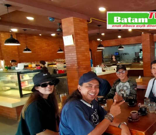 Bertemu Tak Sengaja dengan Penyanyi Malaysia Poey Stings