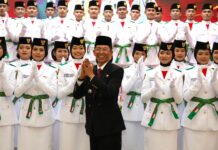 Amsakar Kukuhkan 50 Paskibraka Batam, Tekankan Disiplin dan Nilai Pancasila