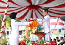 Merah Putih Berkibar di Dataran Engku Putri, Amsakar Ajak Masyarakat Lanjutkan Semangat Perjuangan