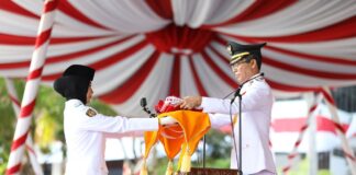 Merah Putih Berkibar di Dataran Engku Putri, Amsakar Ajak Masyarakat Lanjutkan Semangat Perjuangan