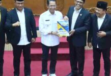 Rapat Paripurna DPRD Batam, Amsakar Sampaikan Nota Keuangan Perubahan APBD Rp4,55 Triliun