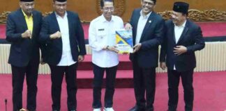Rapat Paripurna DPRD Batam, Amsakar Sampaikan Nota Keuangan Perubahan APBD Rp4,55 Triliun
