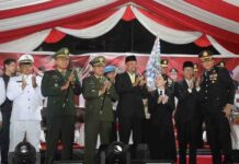 Wakil Ketua III DPRD Batam Apresiasi Semangat Peserta Pawai Obor HUT ke-81 RI