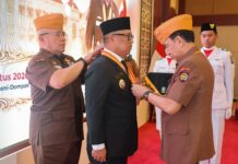 Wagub Nyanyang Terima Anugerah Bintang Veteran pada Peringatan Hari Veteran Nasional 2026
