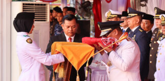 Penurunan Bendera HUT ke-81 RI di Gedung Daerah Kepri Berlangsung Khidmat