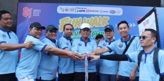 Gubernur Ansar Bersama Alumni UNRI dan PMRJ Meriahkan Fun Walk HUT ke-81 RI di Jakarta