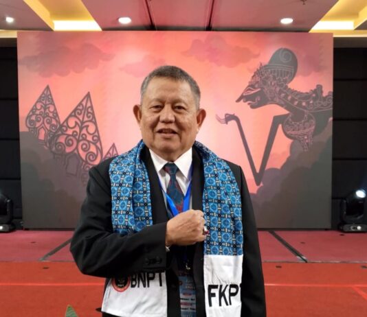 Ketika Gelar tak Menjadi Solusi