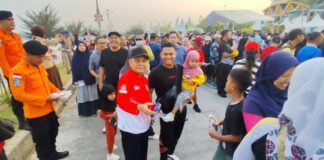 BPBD Kepri Bagikan Masker Gratis di Gurindam 12 dan Ingatkan Potensi Cuaca Ekstrem