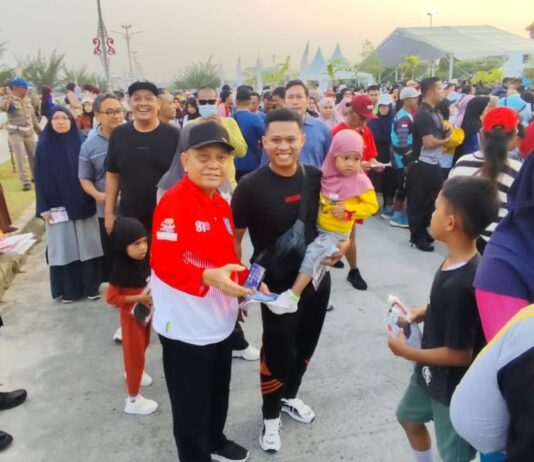 BPBD Kepri Bagikan Masker Gratis di Gurindam 12 dan Ingatkan Potensi Cuaca Ekstrem