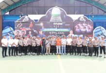 PWI Kepri Serahkan Karikatur kepada Kombes Eddwi Kurniyanto di Ujung Masa Tugas