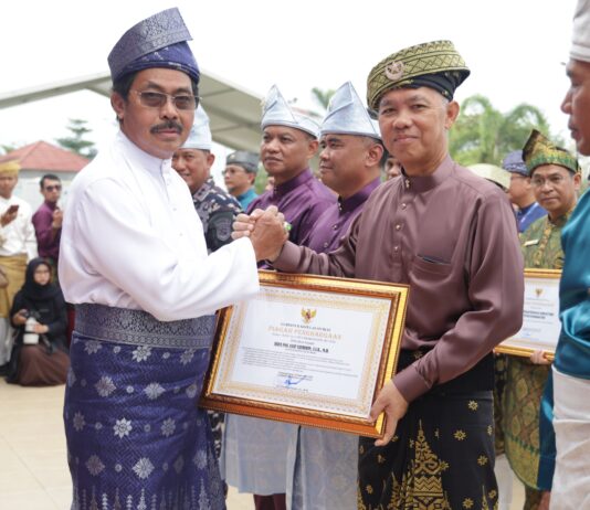 Hari Jadi ke-24 Kepri, Kapolda dan Jajaran Polda Kepri Raih Penghargaan