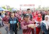 Amsakar Jalan dan Senam Bersama Ribuan Warga Batu Ampar, Tekankan Pentingnya Kekompakan