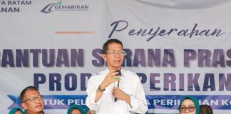 Amsakar Serahkan Bantuan Sarana Perikanan, Dorong Kelompok Usaha Tingkatkan Pendapatan