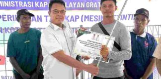 Wakil Ketua I DPRD Batam Serahkan 100 Mesin Ketinting untuk Nelayan Belakangpadang