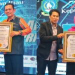 Dukung Ekosistem Media Siber, Gubernur Ansar dan Sekda Misni Terima Penghargaan AMSI Kepri