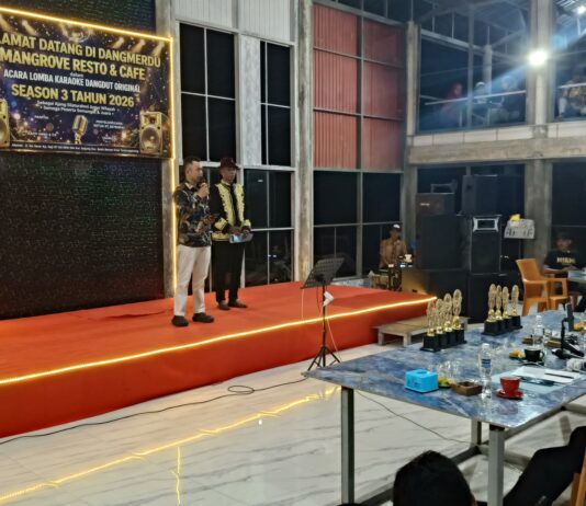Ratusan penonton padati malam final karaoke dangdut di Dang Merdu Mangrove Resto & Cafe Jalan Sei Serai