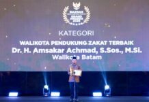 Amsakar Achmad Raih Penghargaan Wali Kota Pendukung Zakat Terbaik 2026
