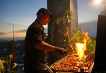 Barbekyu Malam Minggu di Batam, Oakwood Hadirkan Pengalaman Kuliner di Rooftop