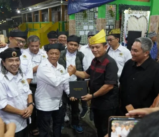PWI Kepri Hadiahi Gubernur Ansar Tanjak Dendam Tak Sudah, Perkuat Promosi Budaya Melayu